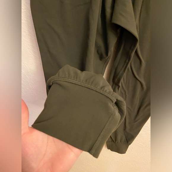 Lululemon pants - Picture 7 of 8